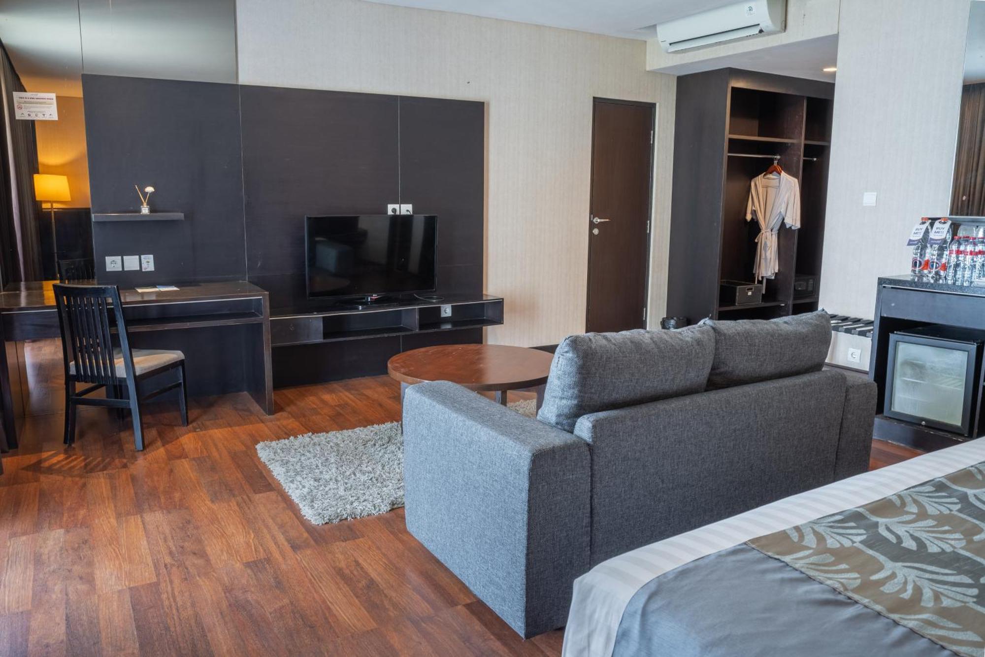 Estrella Hotel & Conference Luwuk Dış mekan fotoğraf