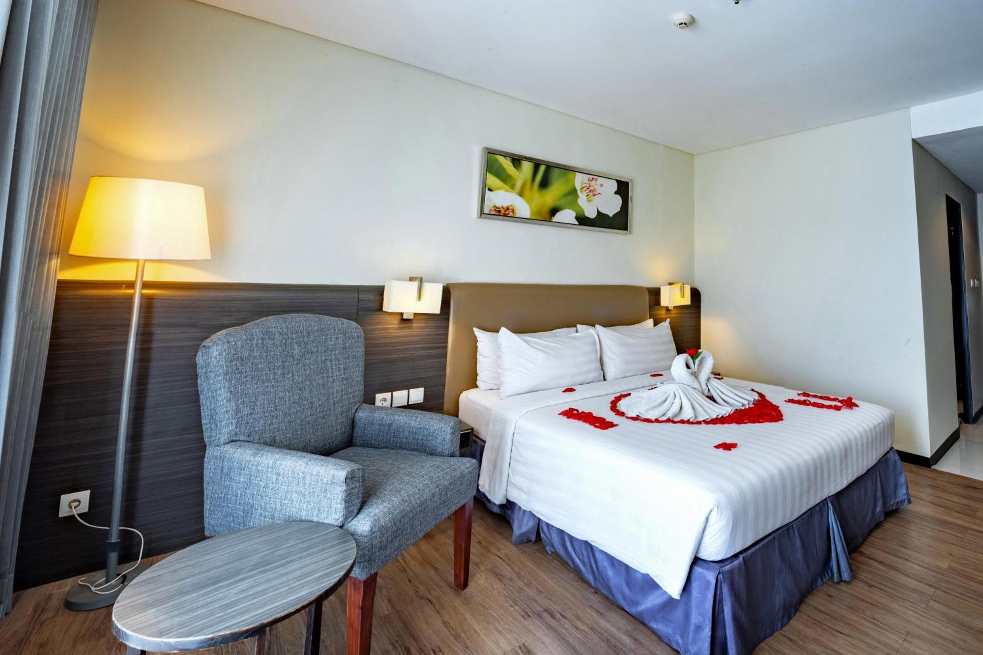 Estrella Hotel & Conference Luwuk Dış mekan fotoğraf