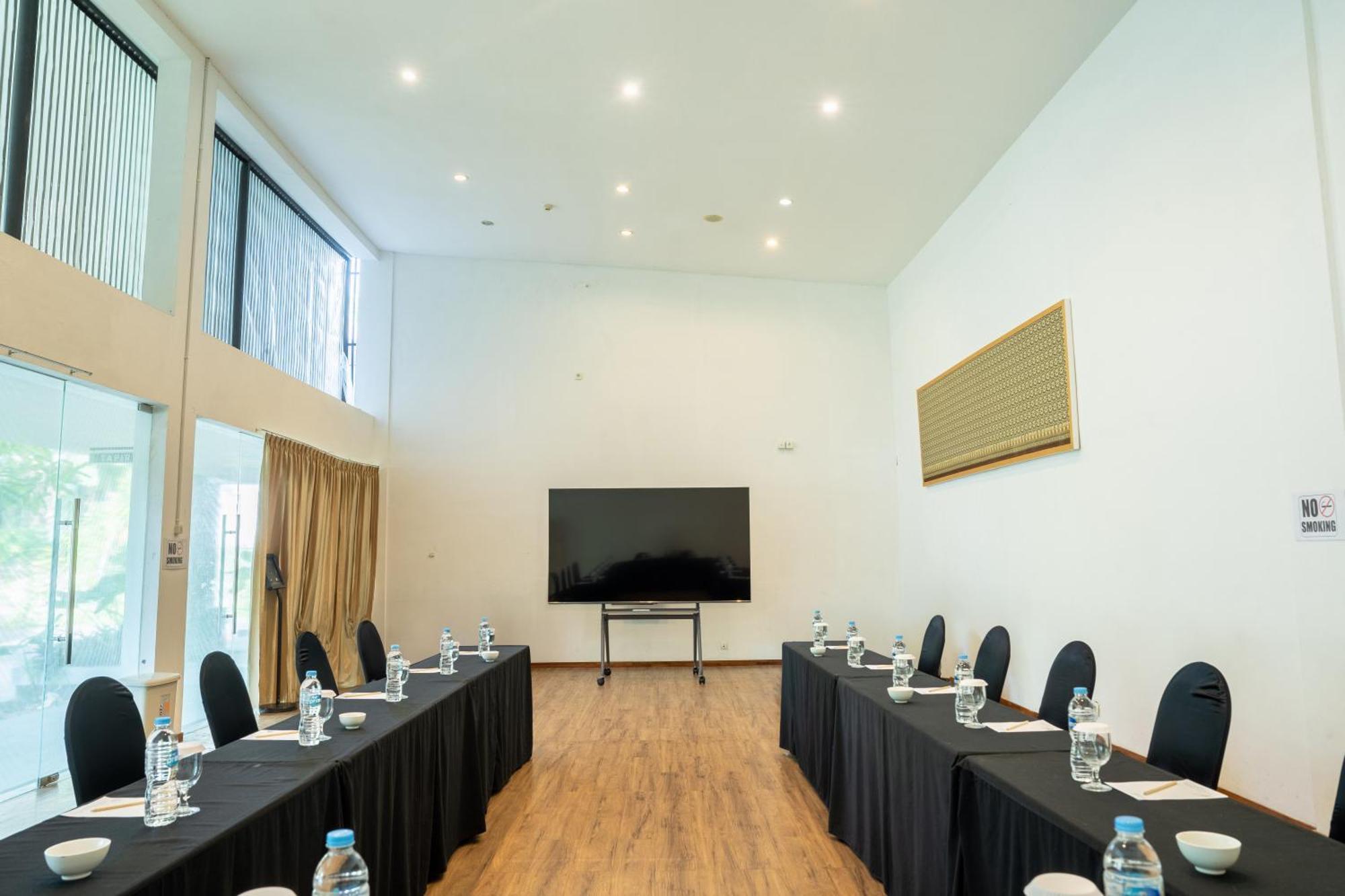 Estrella Hotel & Conference Luwuk Dış mekan fotoğraf