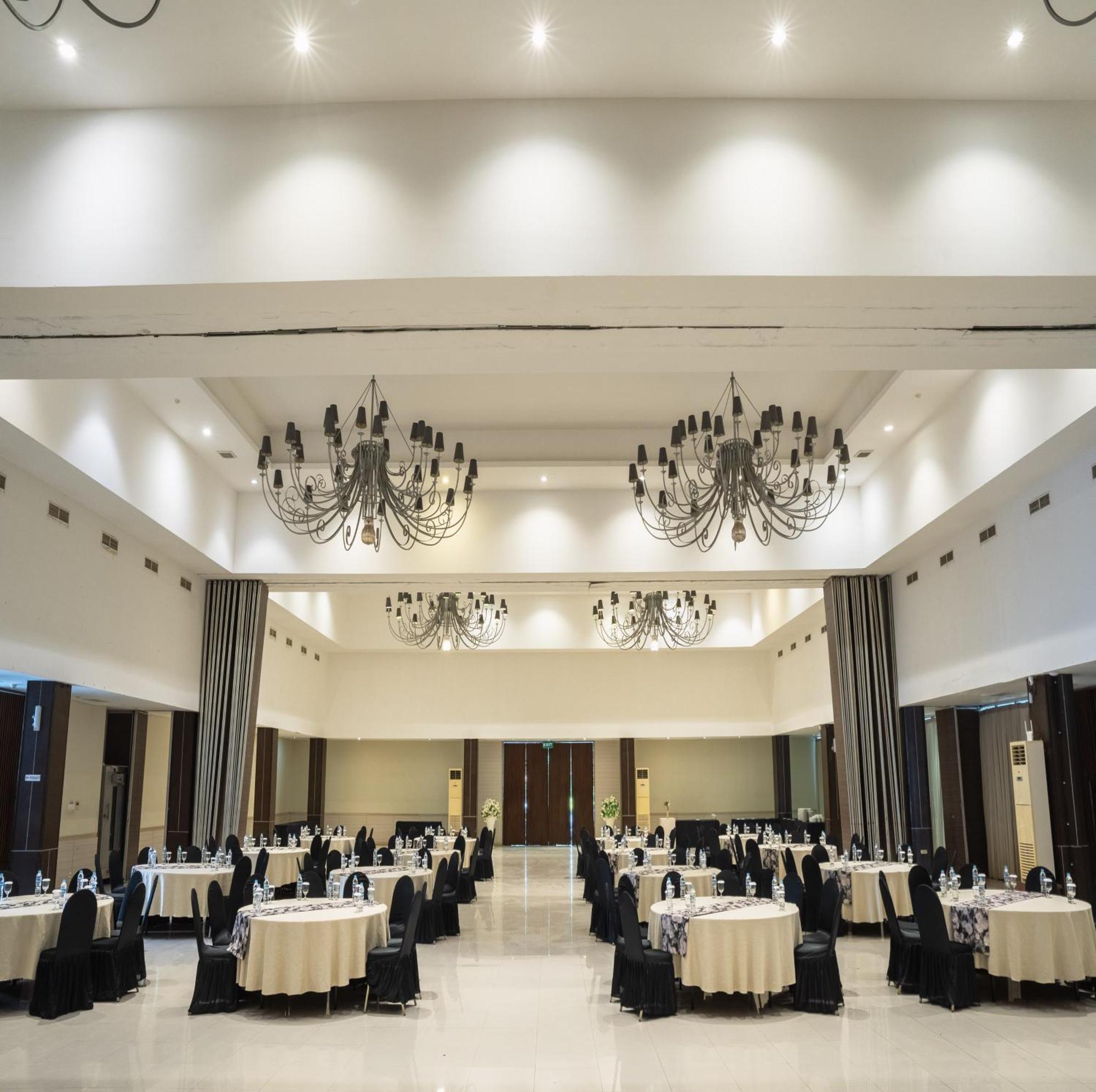 Estrella Hotel & Conference Luwuk Dış mekan fotoğraf