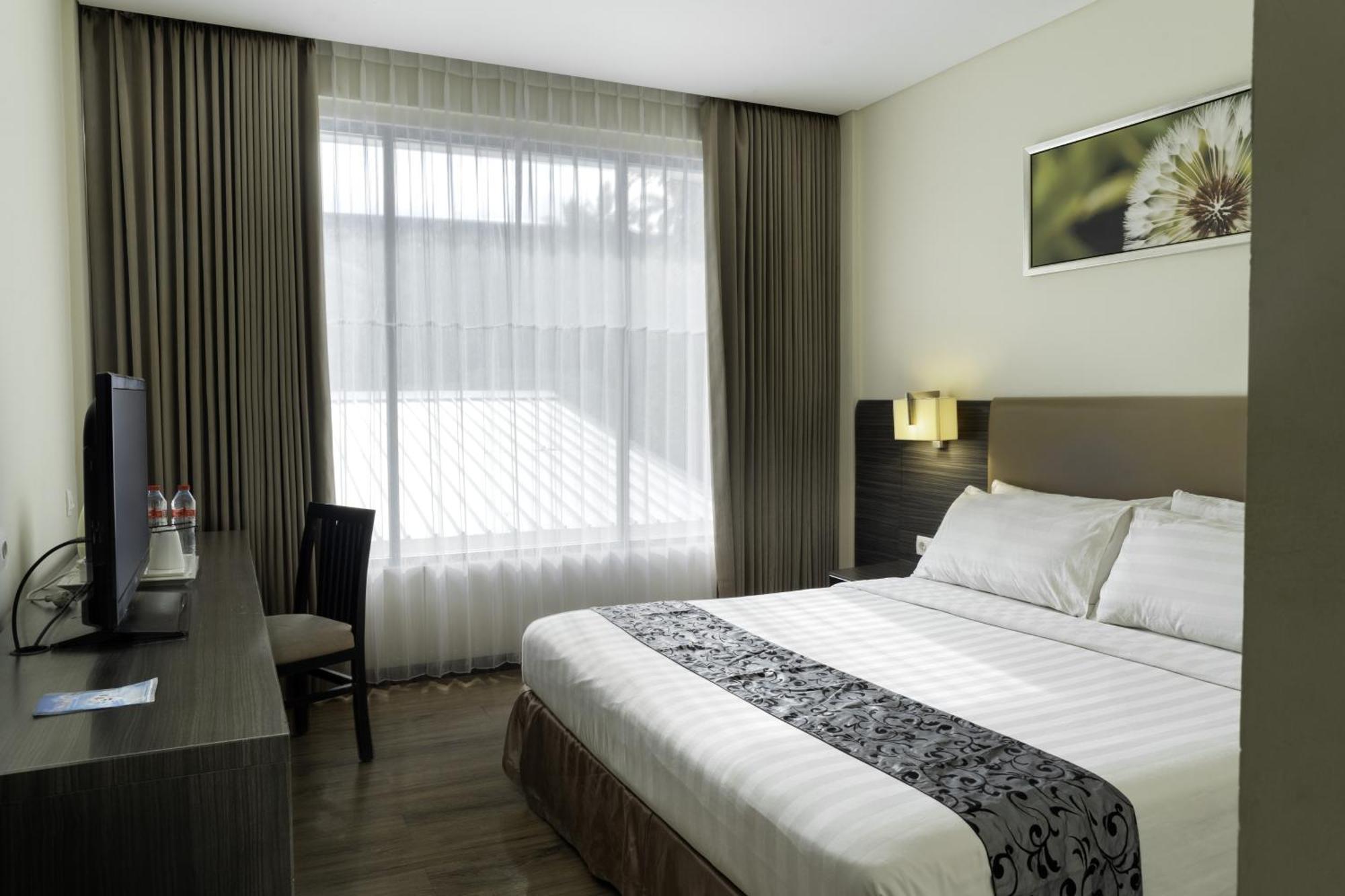 Estrella Hotel & Conference Luwuk Dış mekan fotoğraf