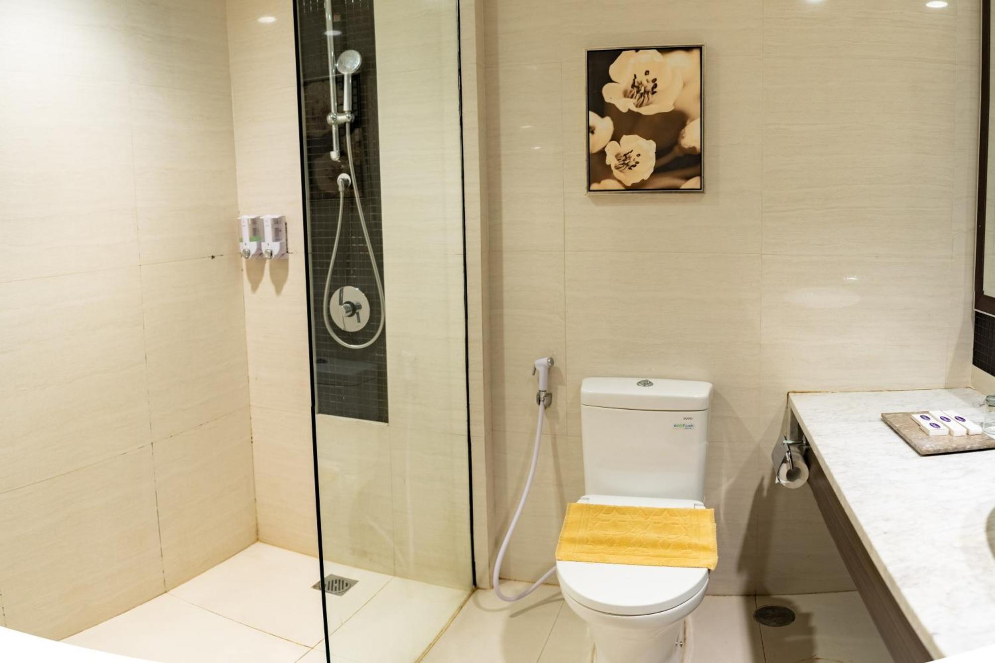 Estrella Hotel & Conference Luwuk Dış mekan fotoğraf