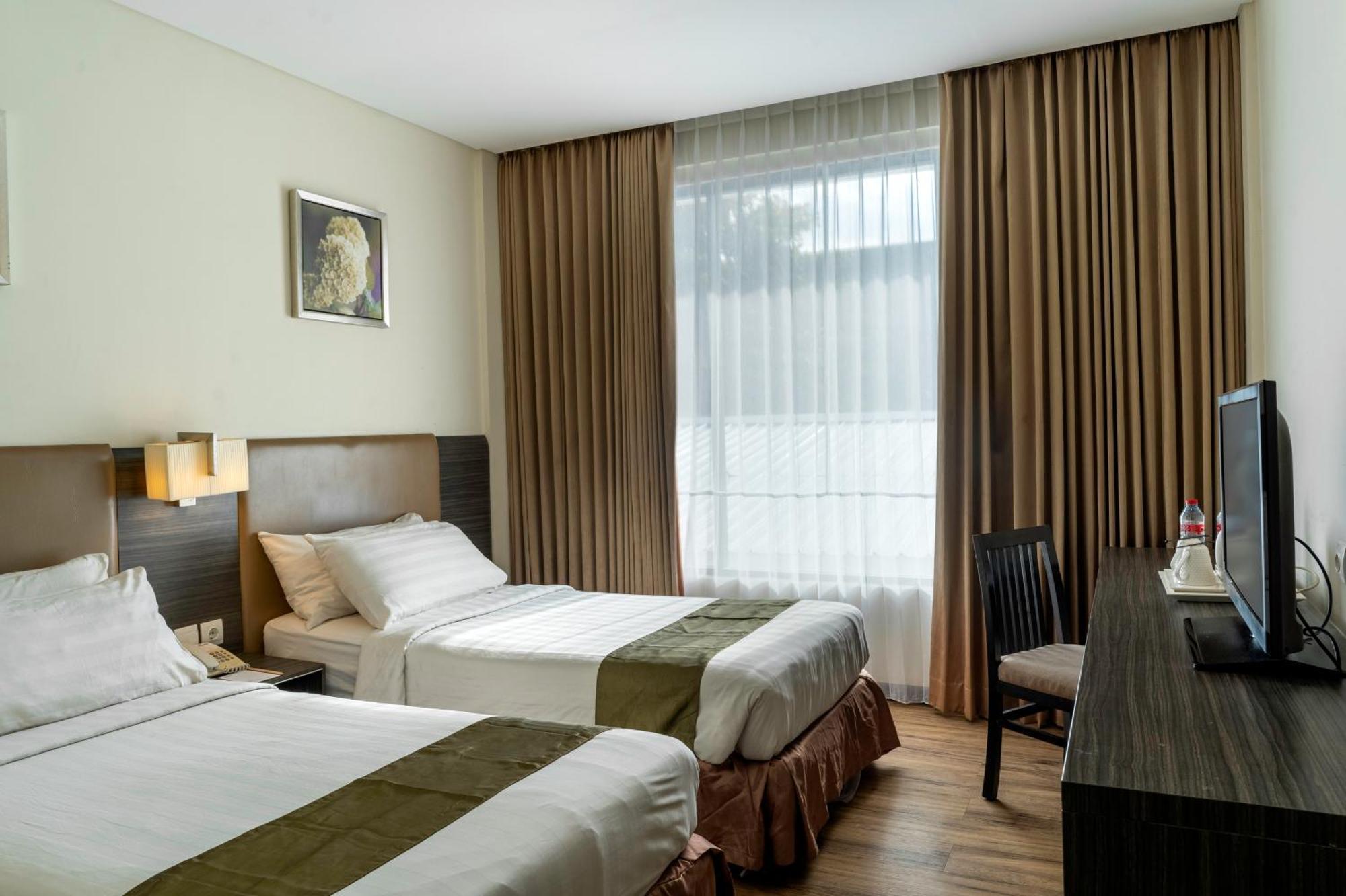 Estrella Hotel & Conference Luwuk Dış mekan fotoğraf