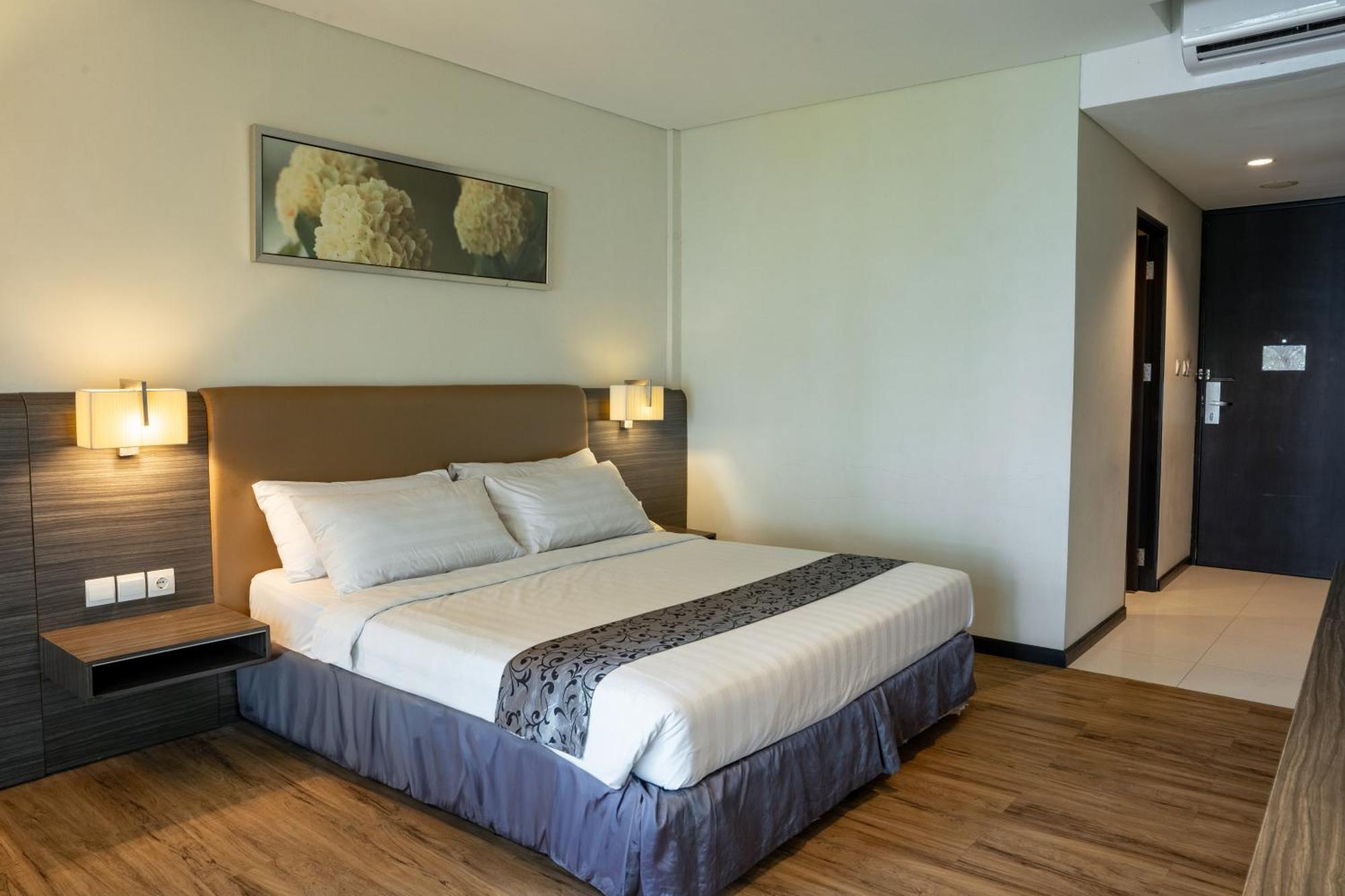 Estrella Hotel & Conference Luwuk Dış mekan fotoğraf